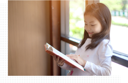読書する女の子